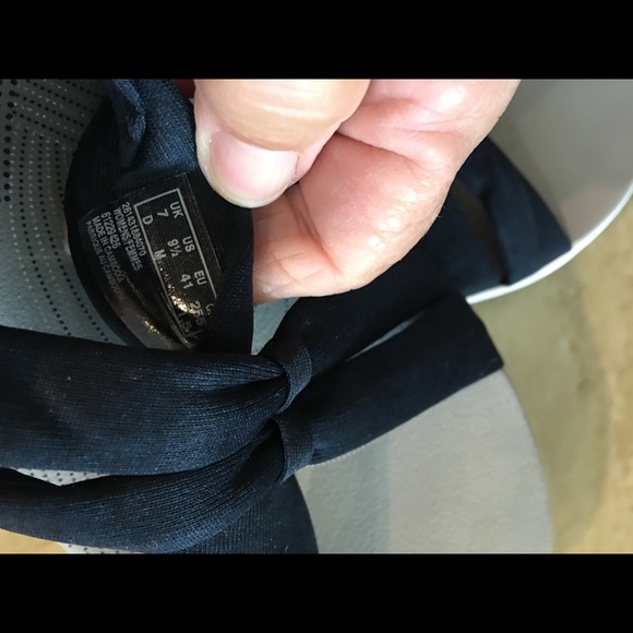 Shoes - Picture 5 of 6